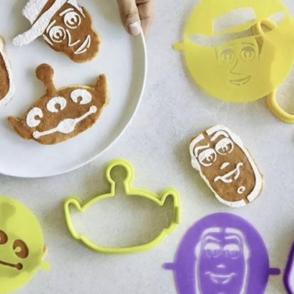 Pampered Chef Toy Story 4 Pancake Molds  & Stencils - Picture 2 of 6